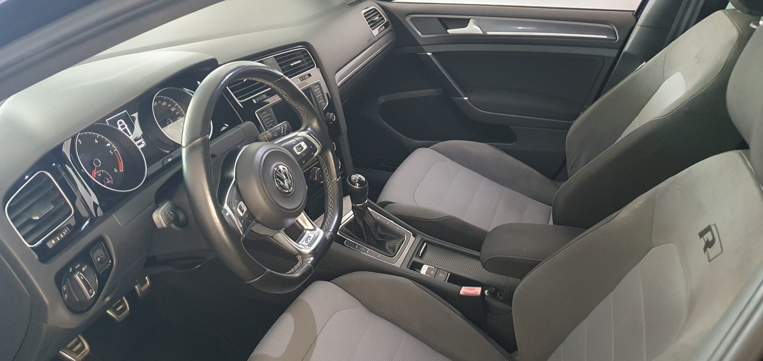 Volkswagen Golf 1.6 TDI 110 CV R-Line